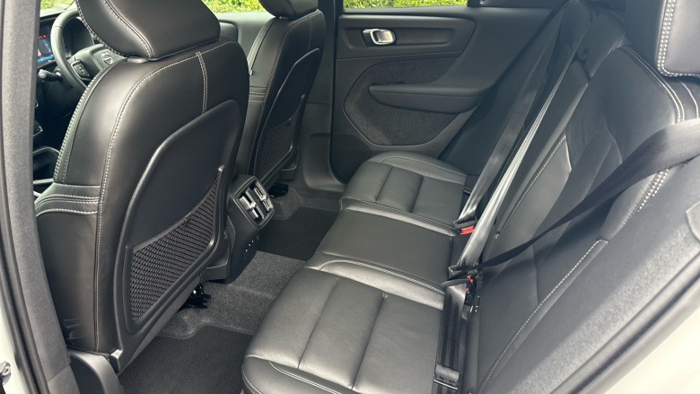 Volvo XC40 2.0 B3P Ultra Dark 5dr Auto Petrol Estate